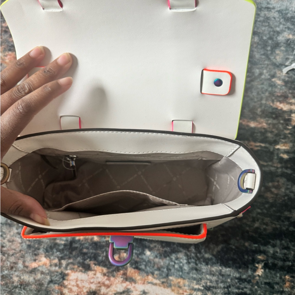 Michael Kors Manhattan Medium Contrast-Trim Leather Satchel New Without Tag - Picture 4 of 4